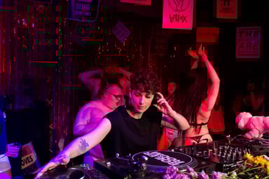 Photo of set Homoelectric.